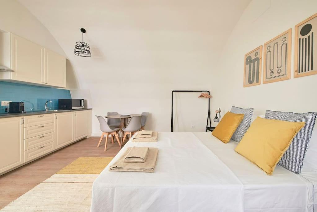 Alfama Village @ Porta8 Apartment